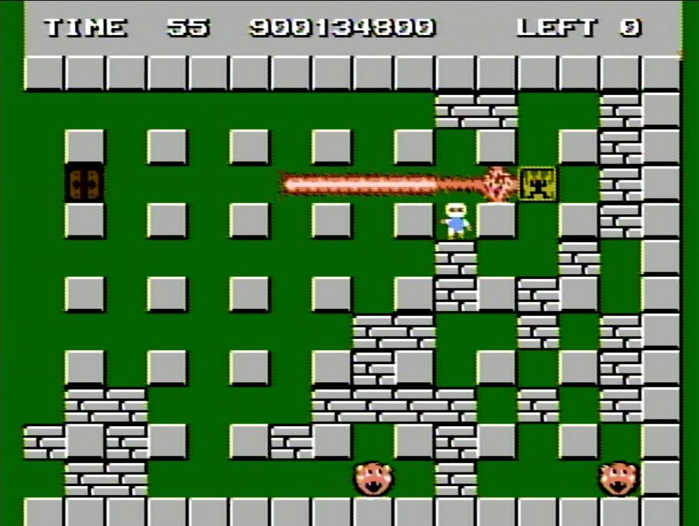 ボンバーマンが爆風に触れても平気になる火炎バリアは、まさに鬼に金棒のお助けアイテムだ