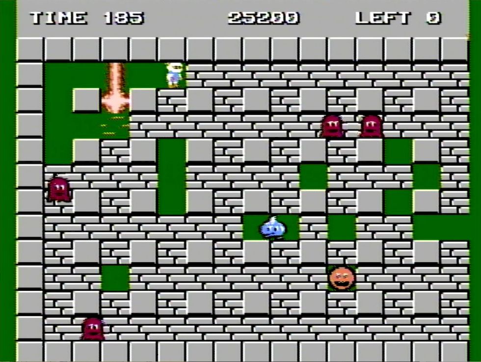 筆者が偶然発見したステージE1。ボンバーマンがあまりパワーアップしておらず、壁が異常に多いのでとても難しかった