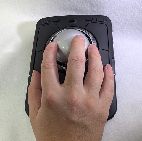 Shallow hand placement improves accuracy