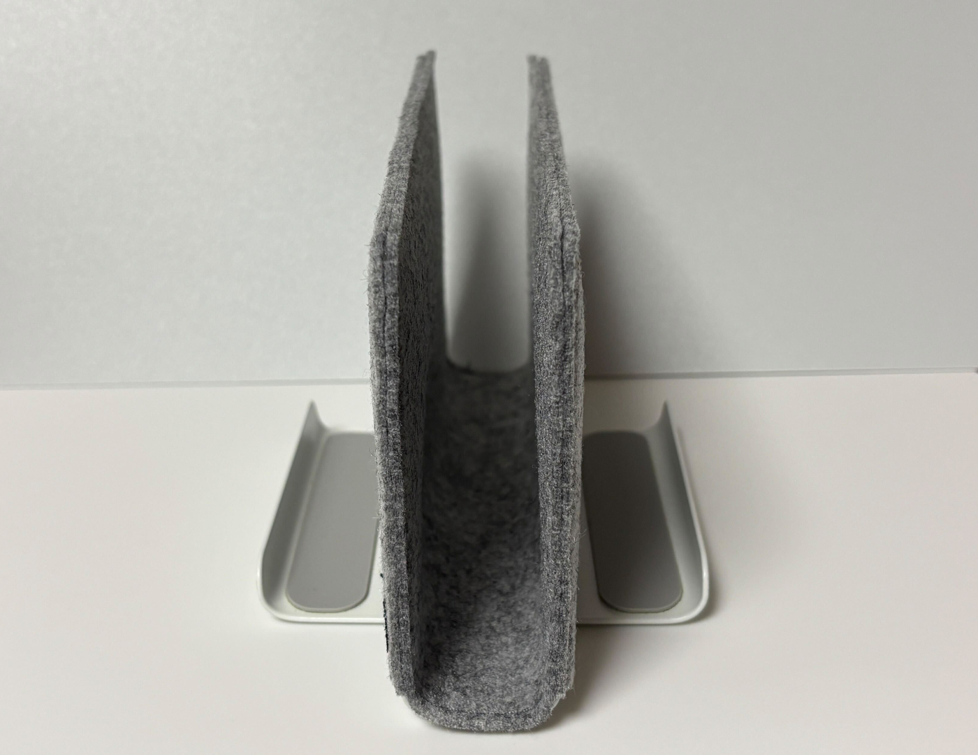 本体はこのような形でフェルトがキズから守ってくれます