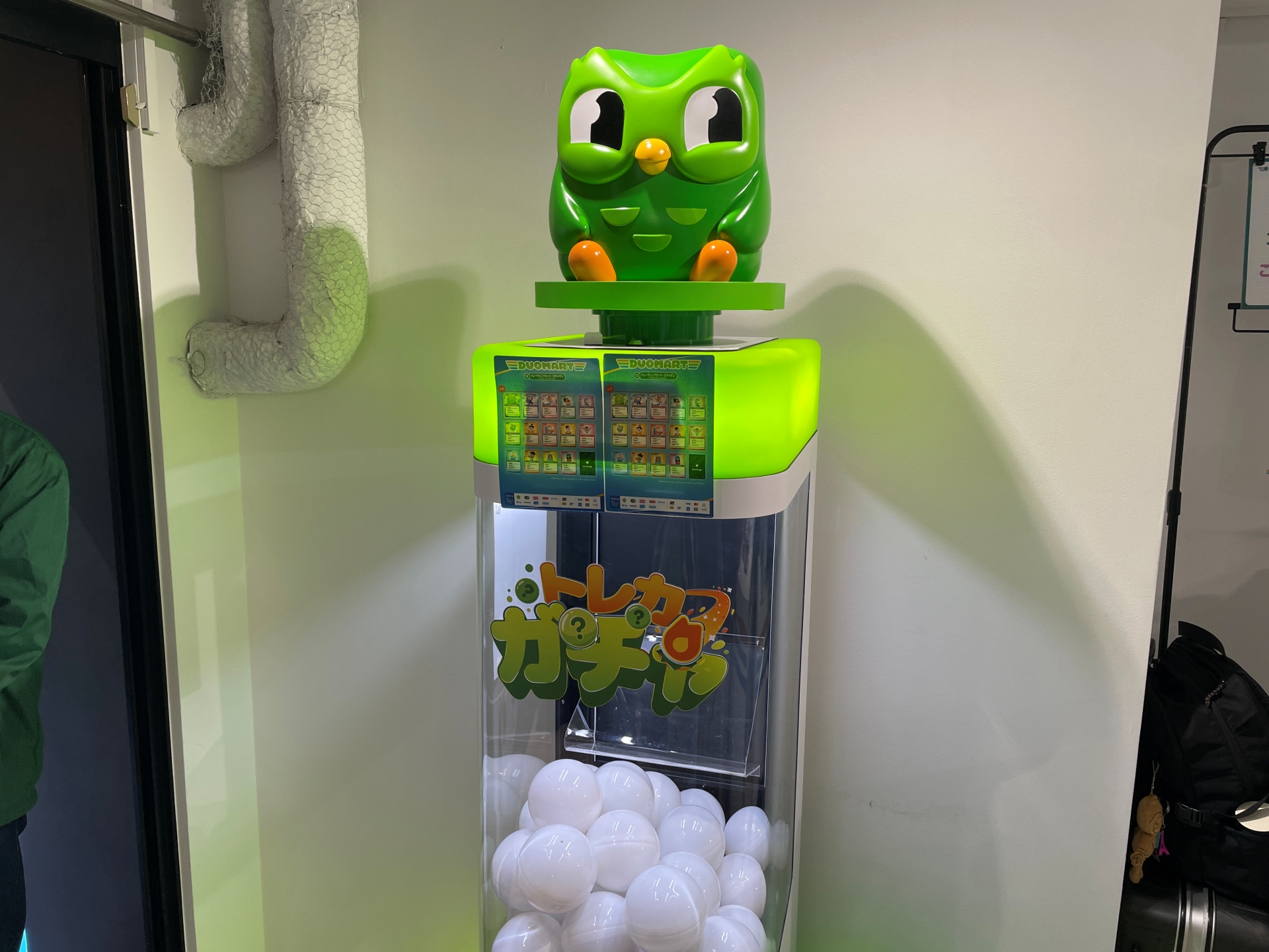 3,300円以上購入するとガシャポンを利用可能。レアカード3種を含む、全14種類が展開される