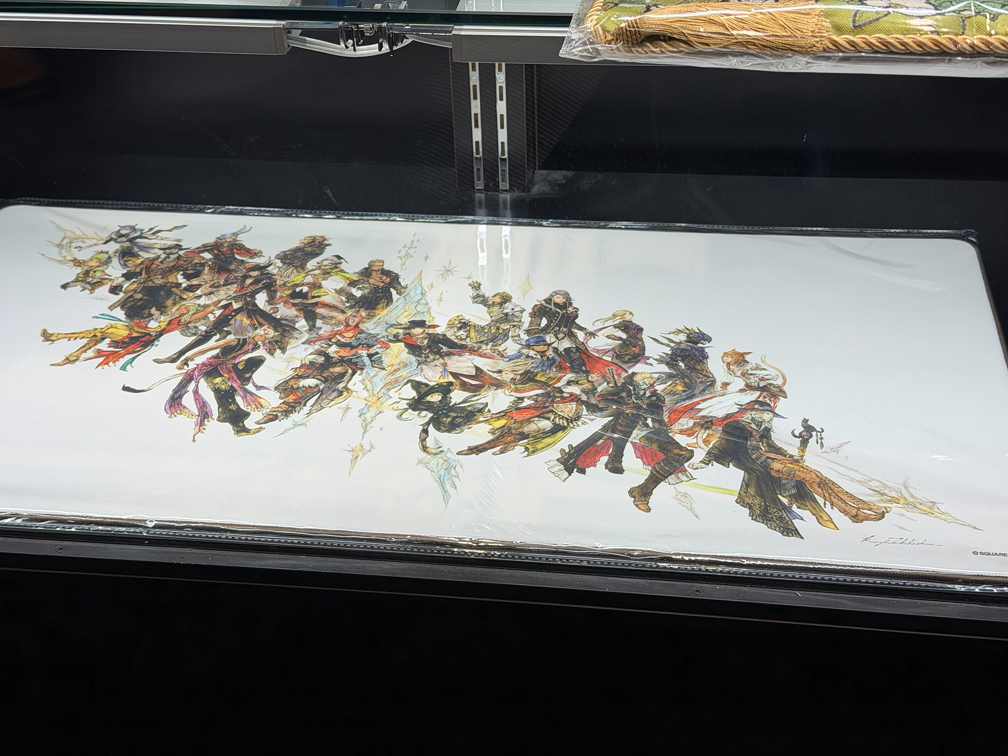 「黄金のレガシー」のジョブ専用装備が一堂に会する「ファイナルファンタジーXIV: 黄金のレガシー ゲーミングマウスパッド」