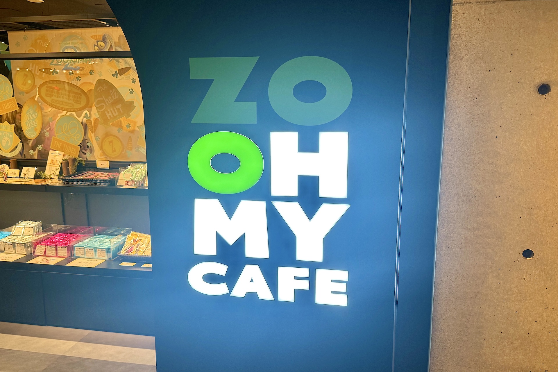 OH MY CAFEのロゴに「ZO」の文字が追加されている！