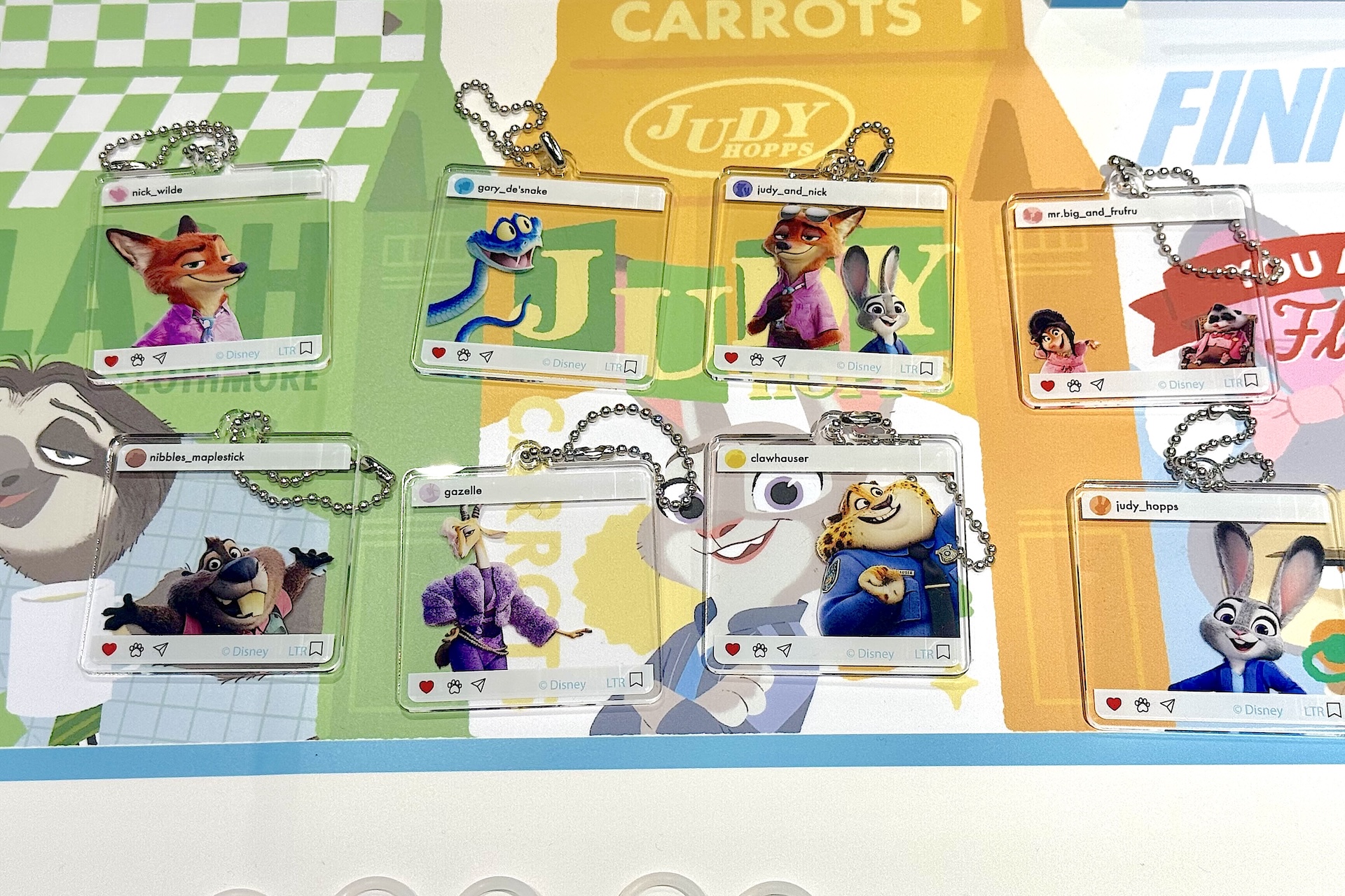 アクリルキーホルダー（ランダム8種） 770円