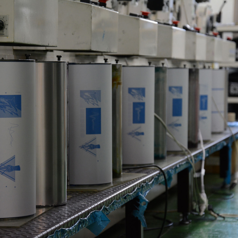 ずらりと並ぶオフセット版