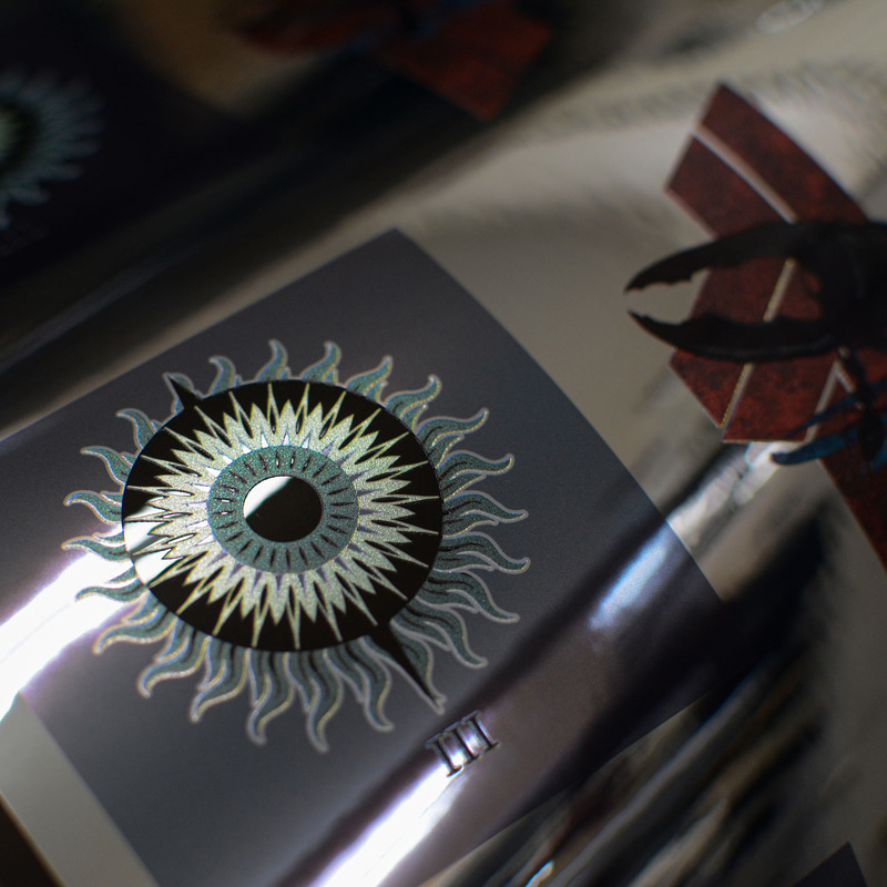 「リオトーン」によって摺り硝子のような透明感のあるざらつきが加わり、独特な存在感が生まれる