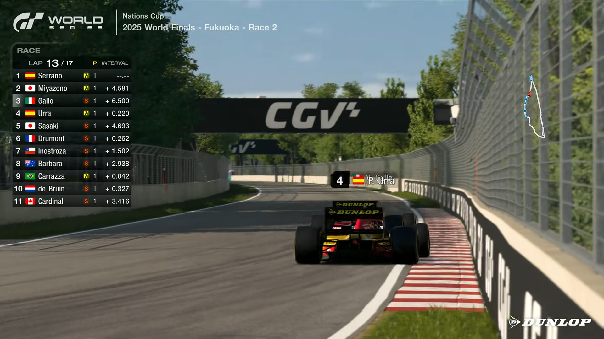 13周目にはソフトタイヤを履いたガロ選手が、ミディアムタイヤのウラ選手をオーバーテイク