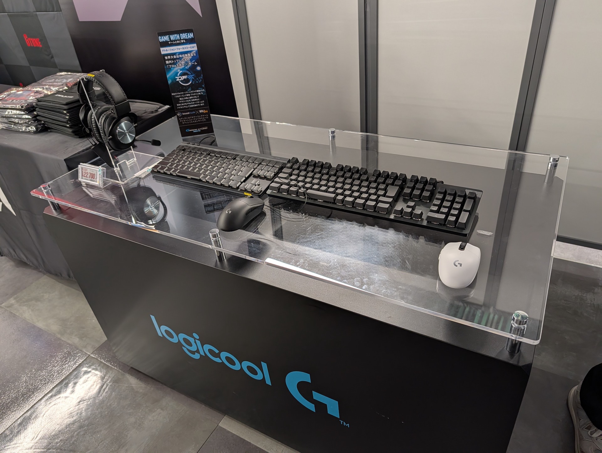 ロジクールも出展しており、ゲーミングキーボードやマウス、ヘッドセットなどが展示されており、自由に触れる状態となっていた