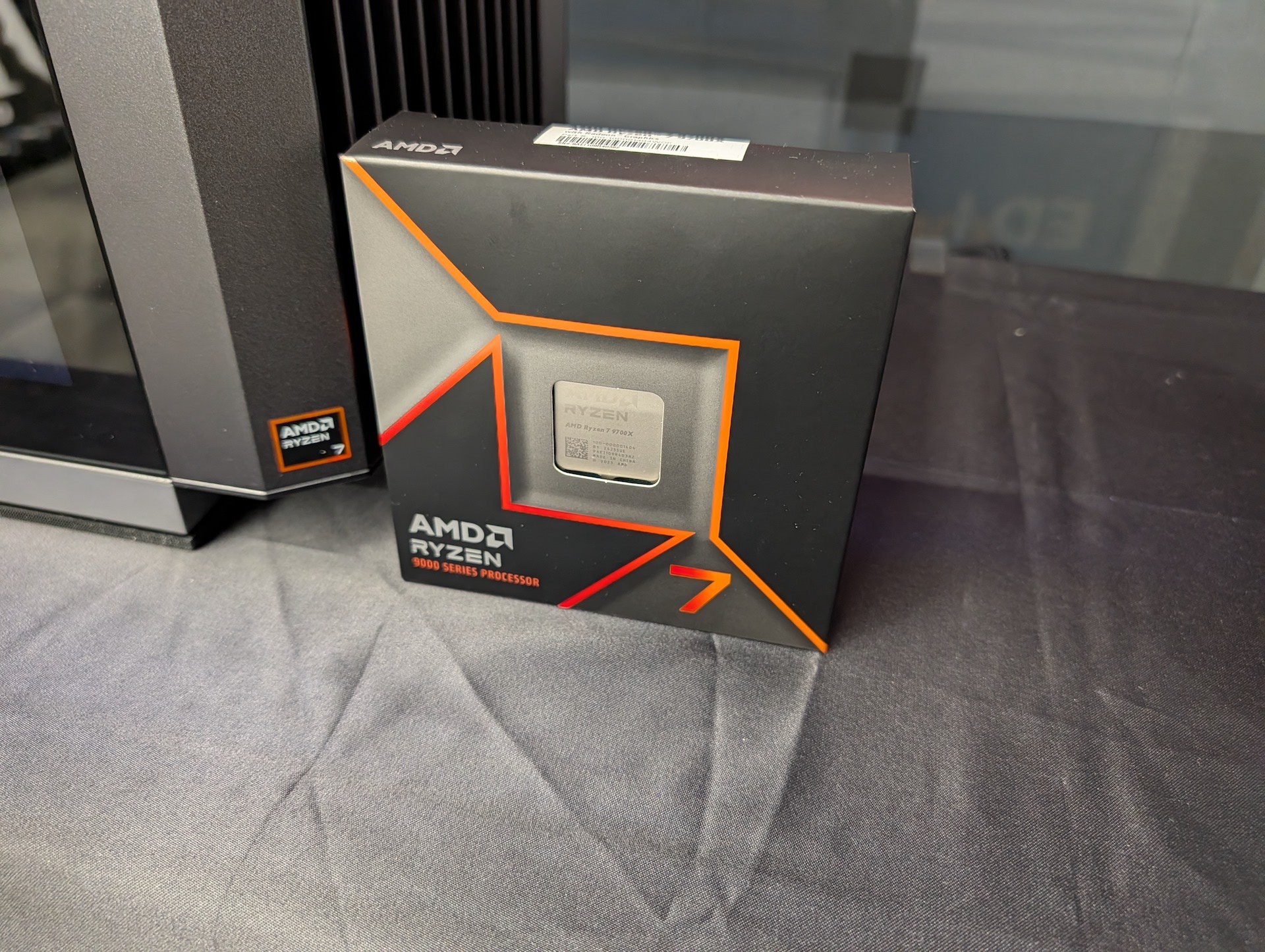 共同出展のAMDはDFMコラボレーションモデルにRyzenが採用されている点をアピール