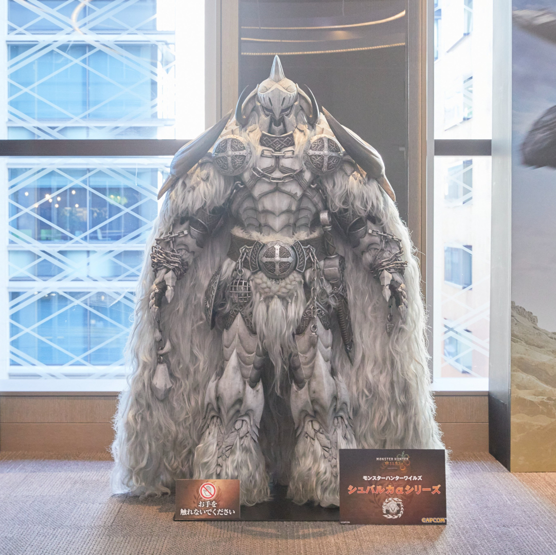 等身大 チャージアックス「アルシュブラドラ」／防具「シュバルカαシリーズ」