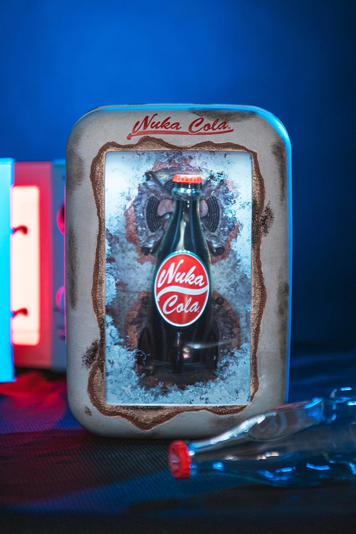「Fallout ヌカ・コーラ自販機 シャドーボックス」44,000円