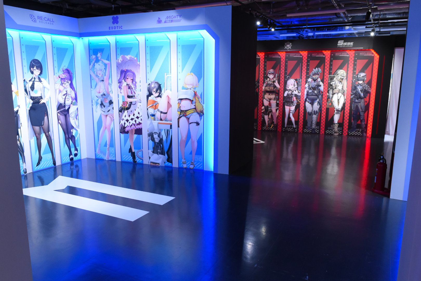 企業ごとの異なるイメージをバックにニケが並んでいる