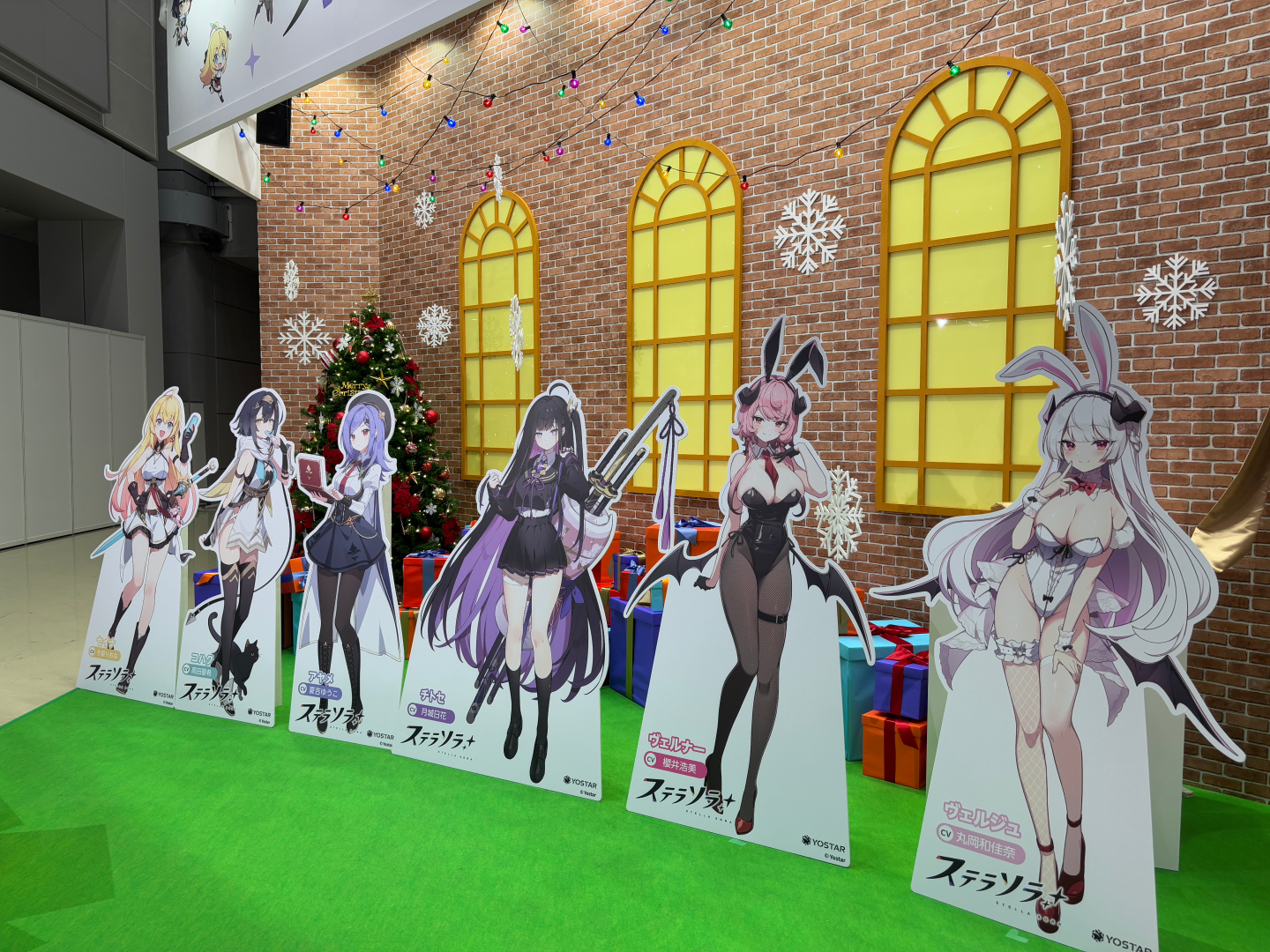 各ブースでは時間によってコスプレイヤーの撮影会も実施される