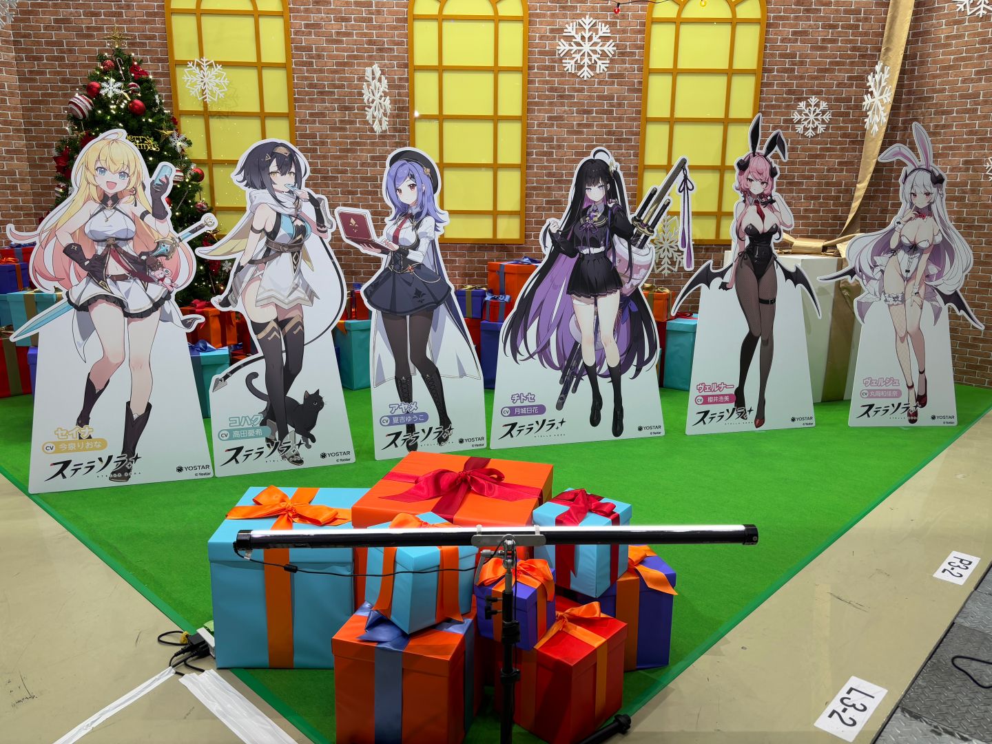 各ブースでは時間によってコスプレイヤーの撮影会も実施される