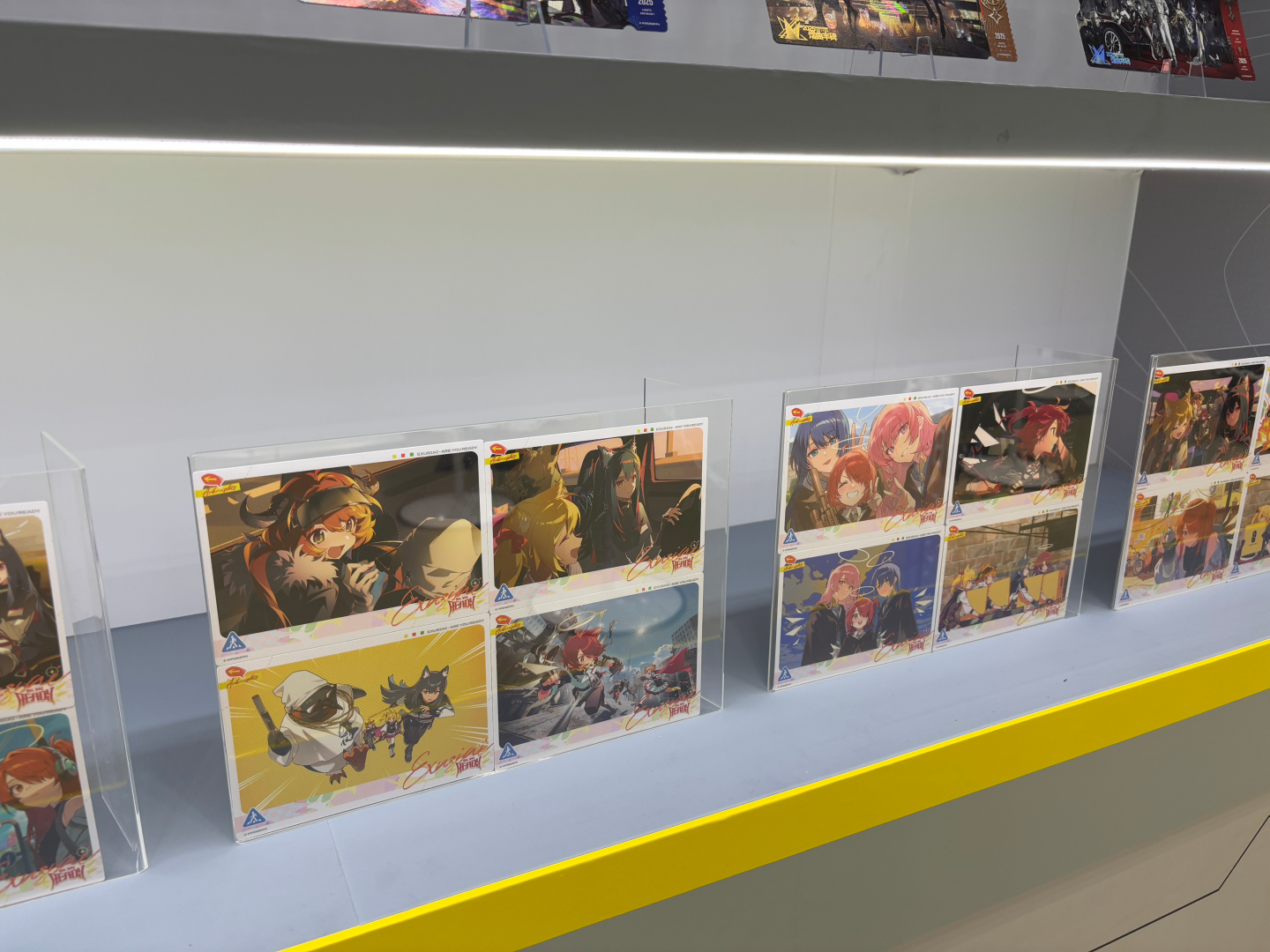 ブースには実際にグッズが展示。ブースの前には列が形成されていた