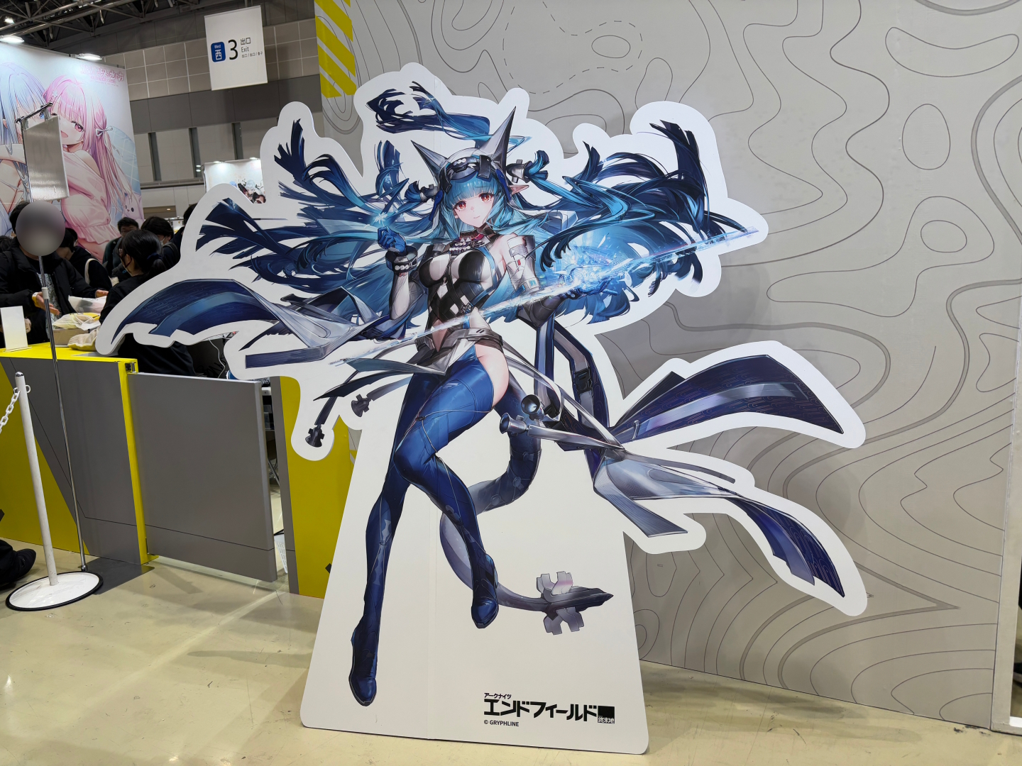 ブースには実際にグッズが展示。ブースの前には列が形成されていた