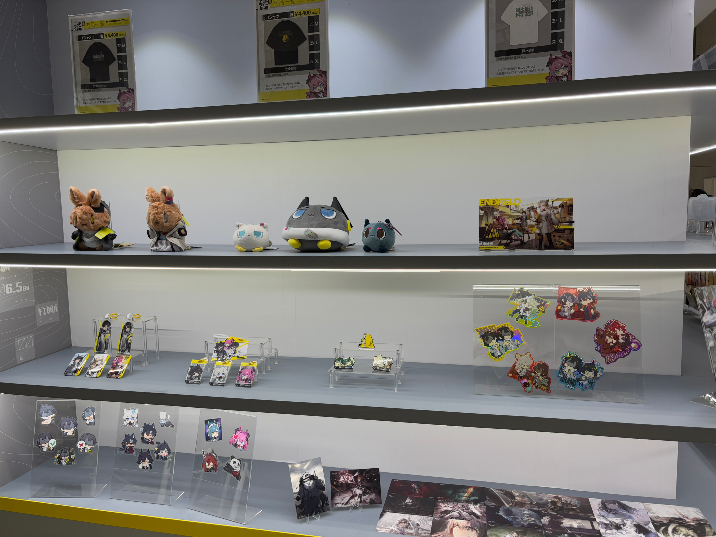 ブースには実際にグッズが展示。ブースの前には列が形成されていた