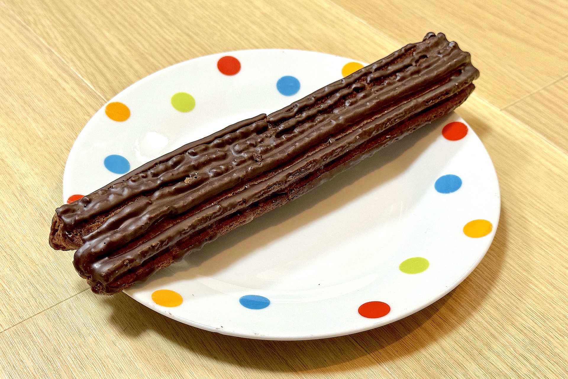 デカい……！ お皿からはみ出てしまった