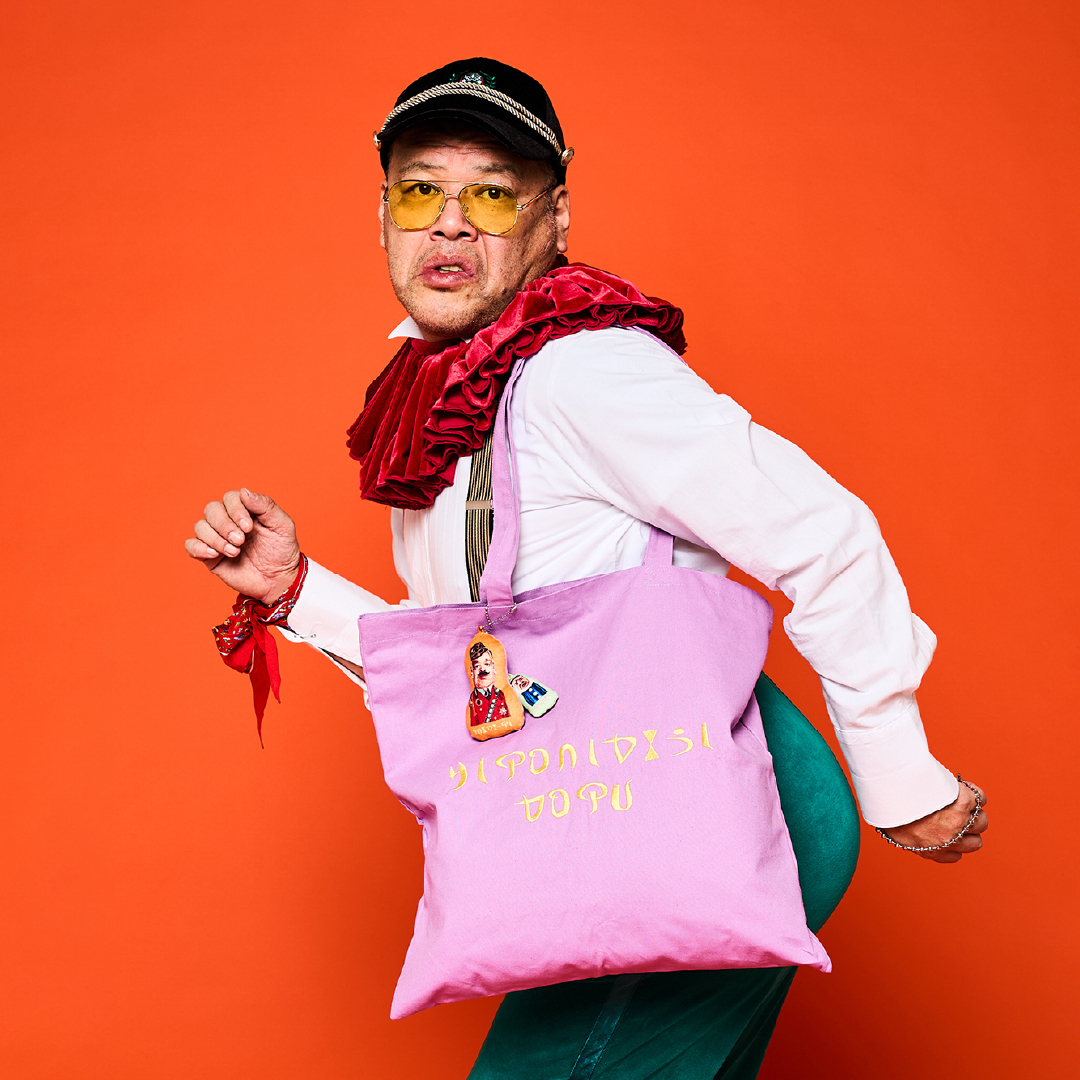 お土産トートバッグ（880円）、キーホルダーセット（330円）