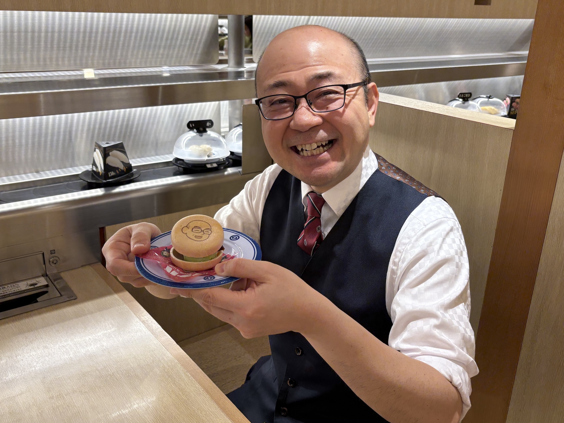 フォロワー数15万人を超えるくら寿司社員YouTuber・178（イナバ）さん