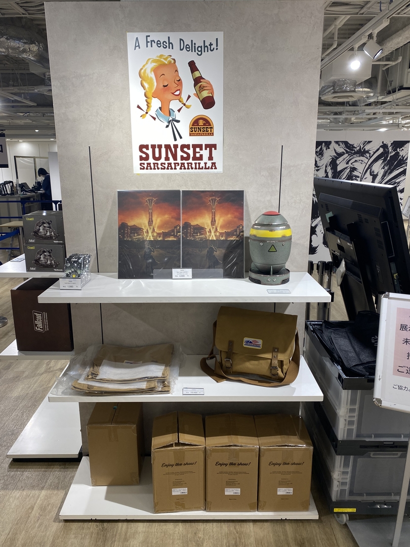 「Fallout ミニ・ニューク バケット」（13,200円）。塗装がリアルなので重そうだが、プラスチック製なのでかなり軽い。棚の上とかに飾っても安全だ