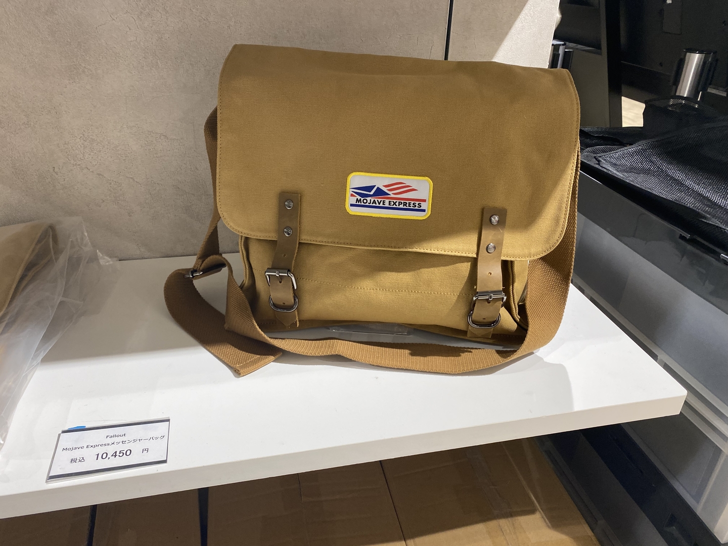 「Fallout Mojave Express メッセンジャーバッグ」（10,450円）