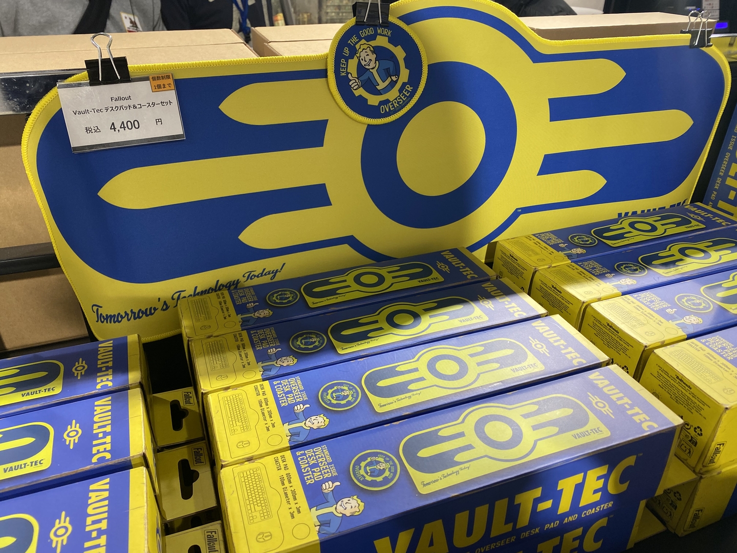 「Fallout Vault-Tec デスクパッド＆コースターセット」（4,400円）