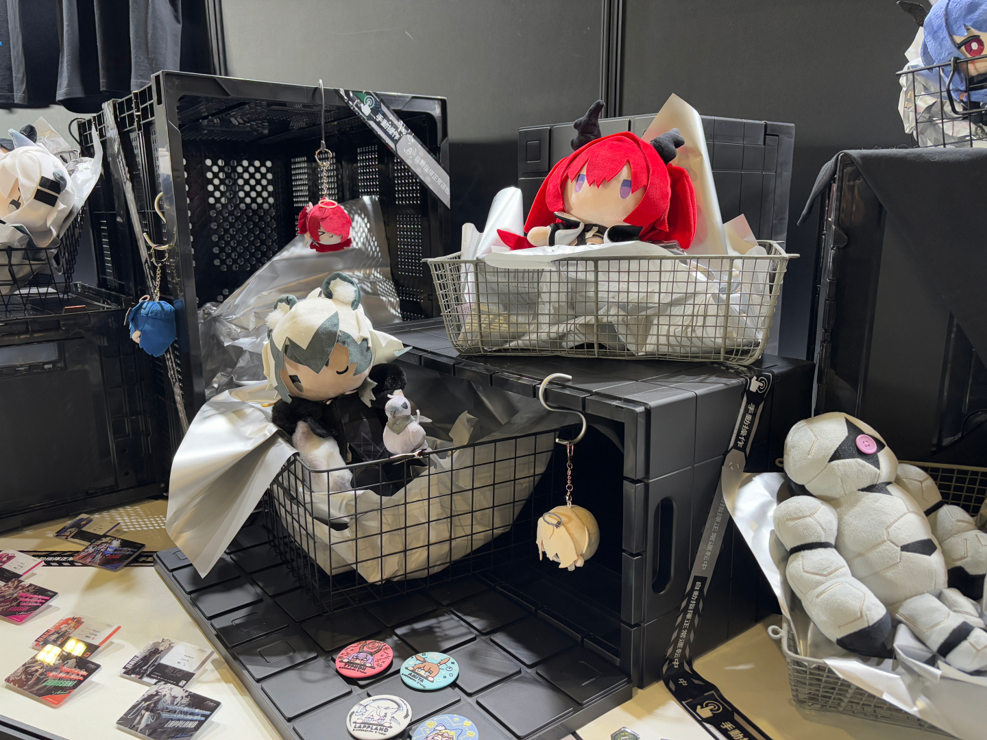 会場では様々なグッズが販売されている