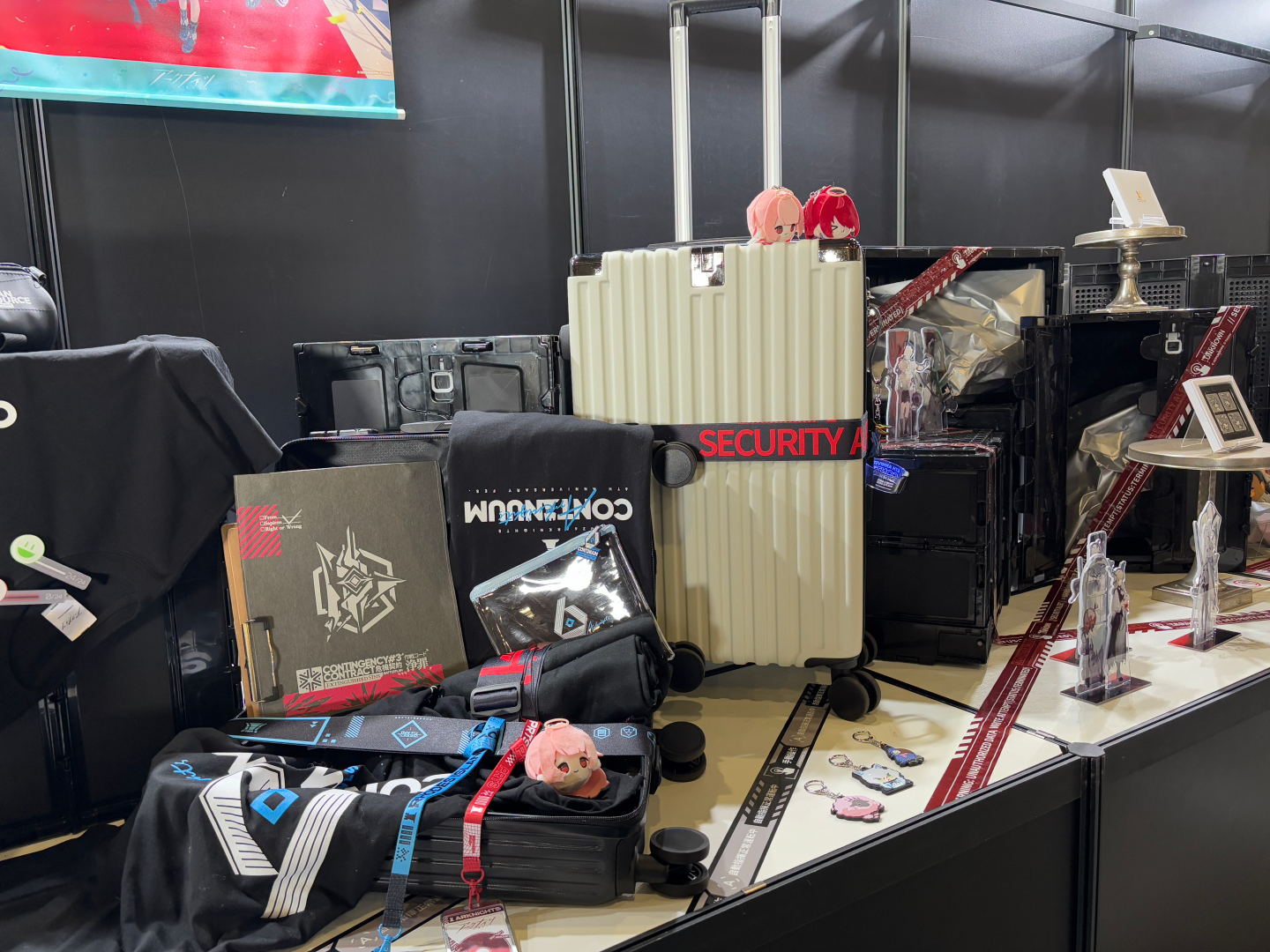 会場では様々なグッズが販売されている