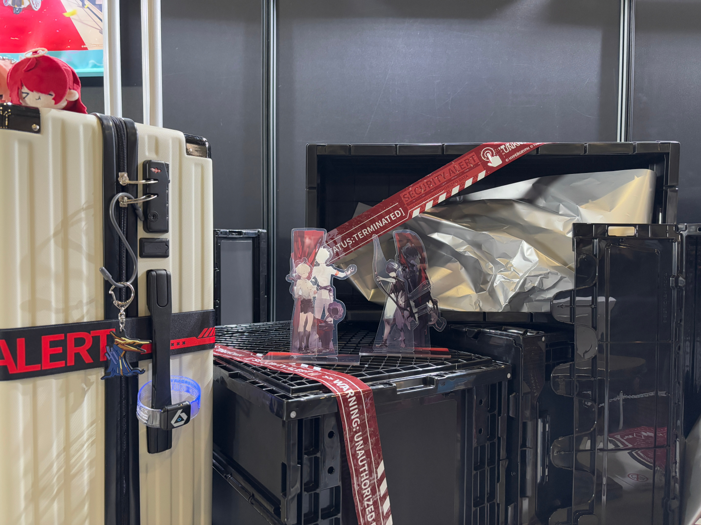 会場では様々なグッズが販売されている