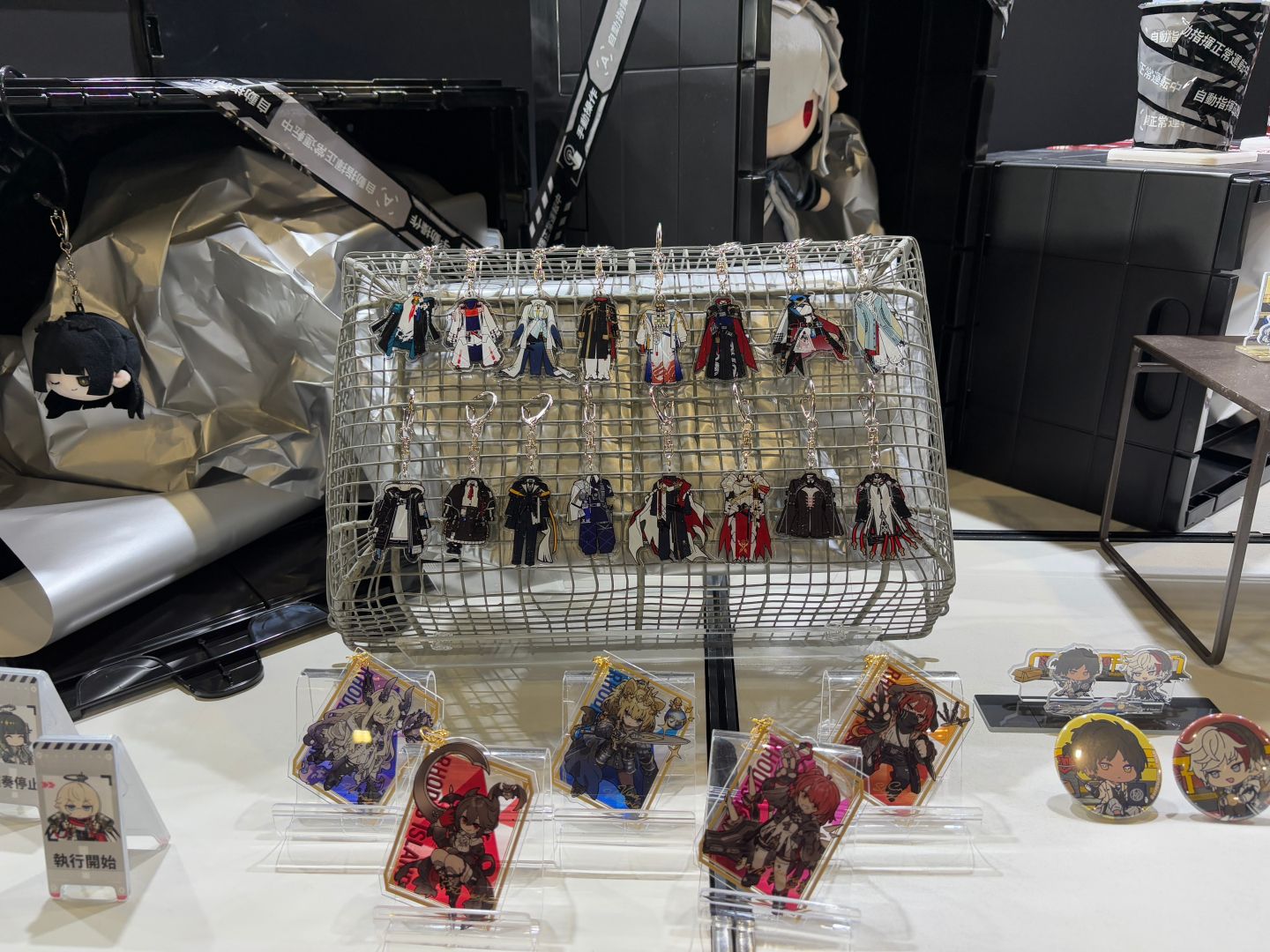 会場では様々なグッズが販売されている