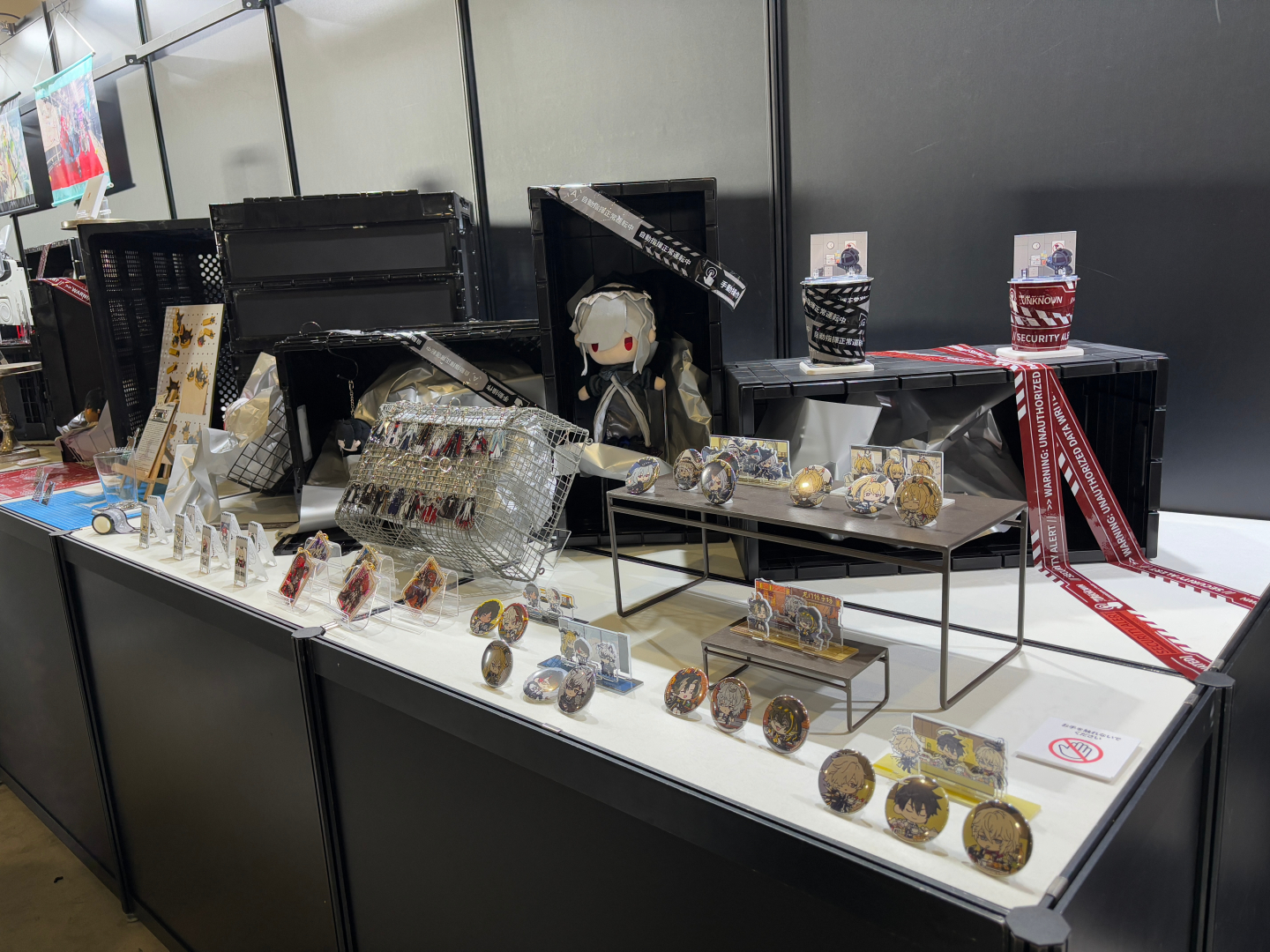 会場では様々なグッズが販売されている