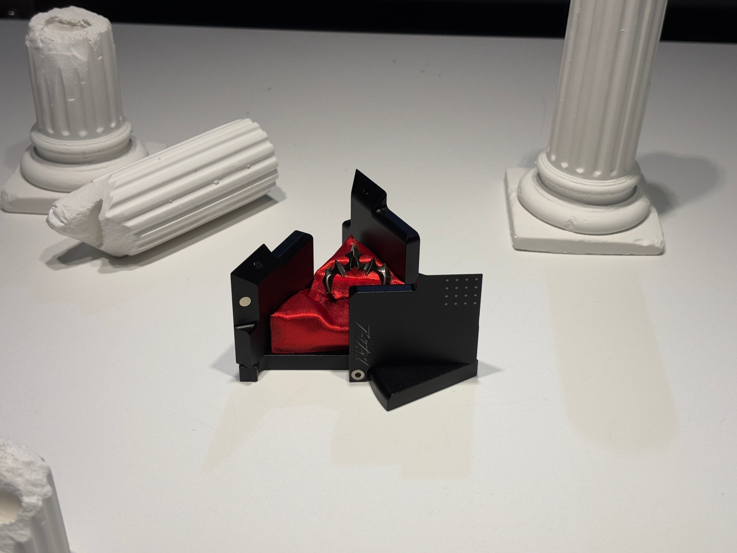 会場では様々なグッズが販売されている