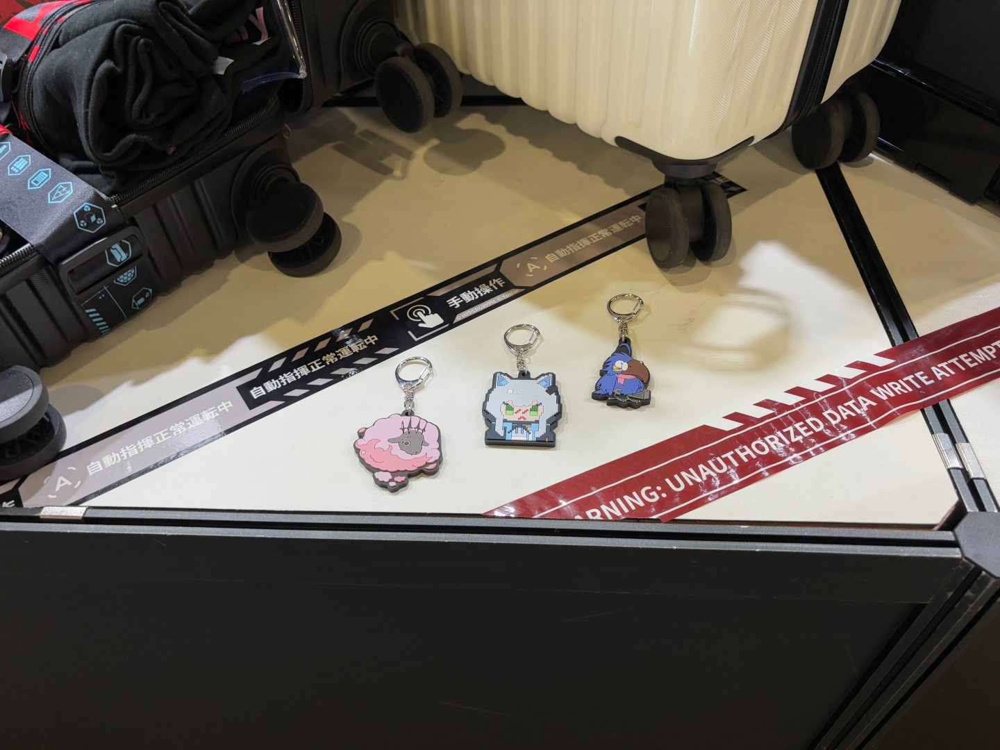 「ラバーマスコットキーホルダー Vol.3」は、おこモンティスに加えドリーと深溟のプレデターの3種