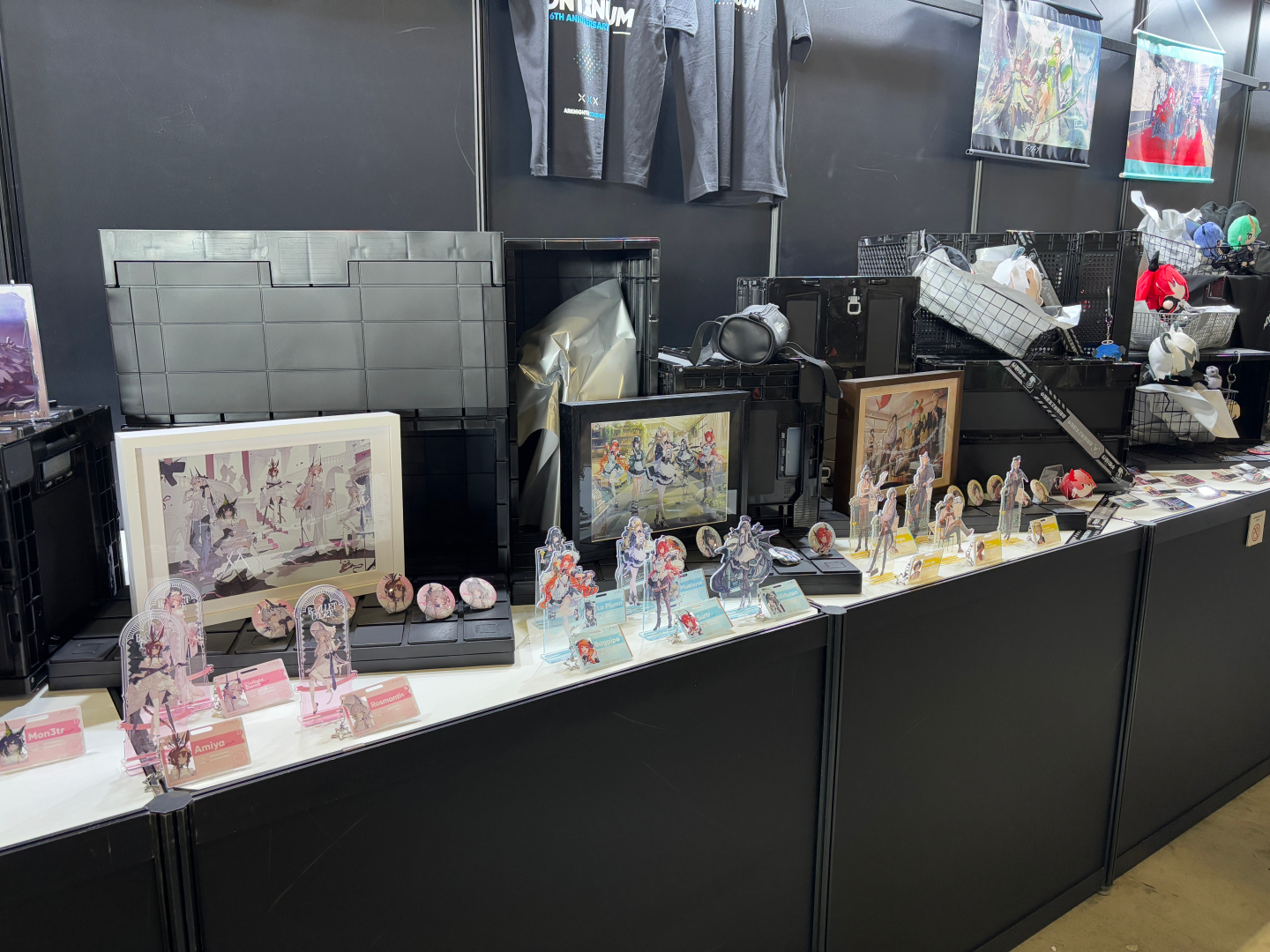 会場では様々なグッズが販売されている