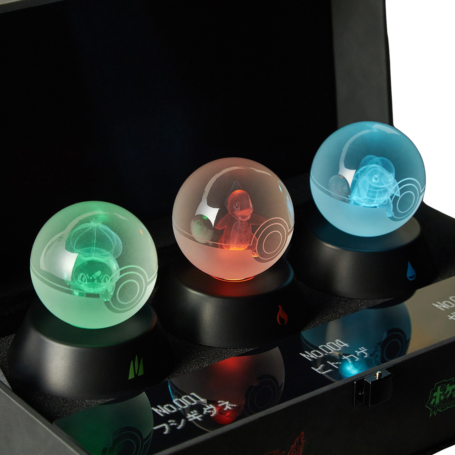 「ポケットモンスター ファイアレッド・リーフグリーン」特別版の特典「ガラス製モンスターボールオブジェ」