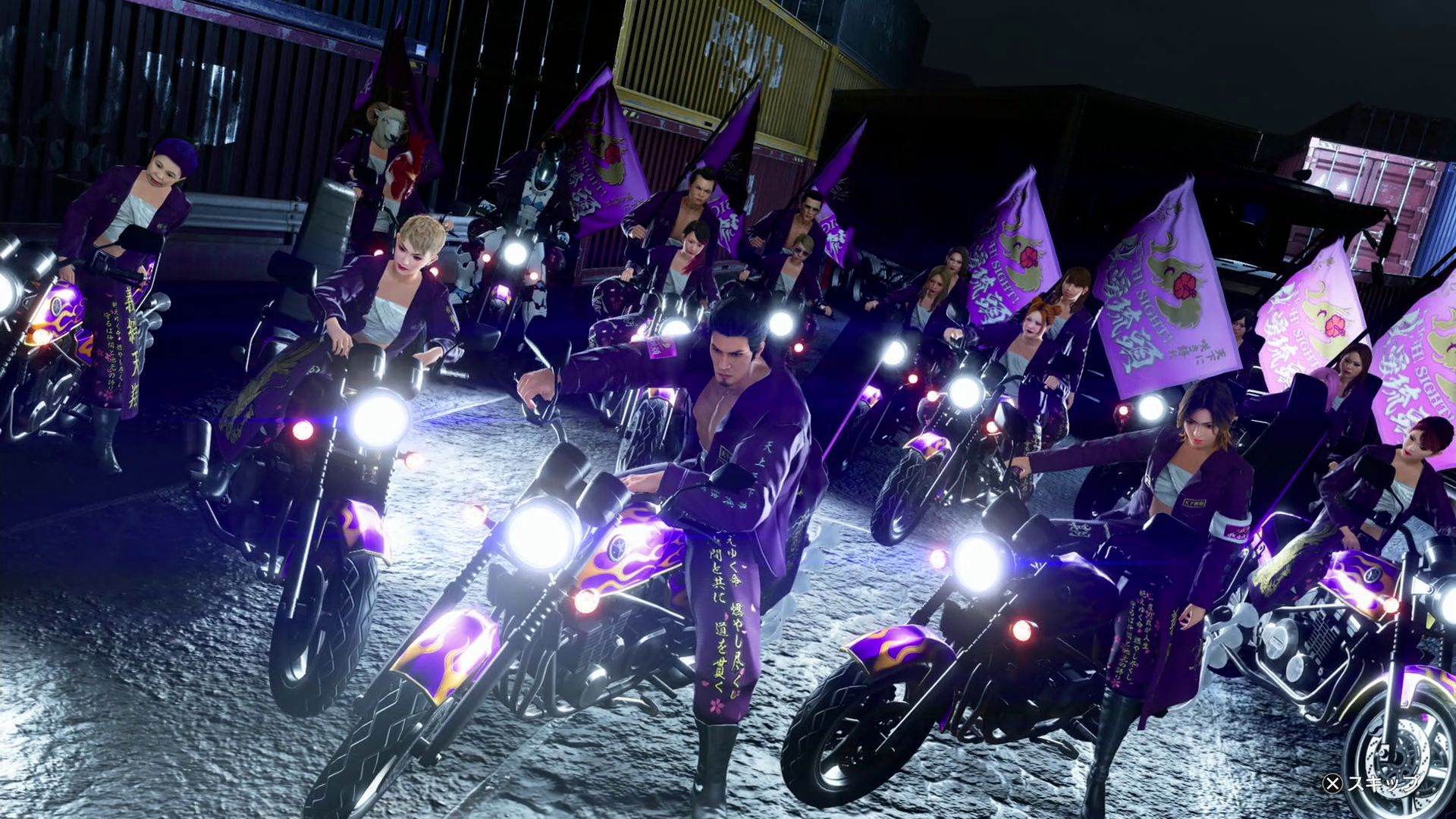 特攻服を着て敵対チームと戦う桐生。年も性別も関係ないのだ