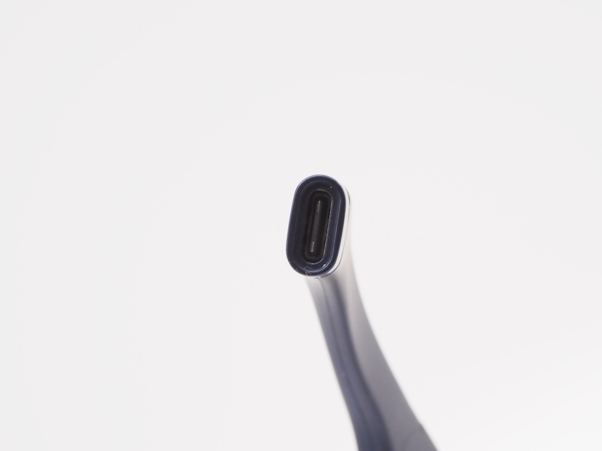 映像入力はUSB Type-Cの1系統のみとなる