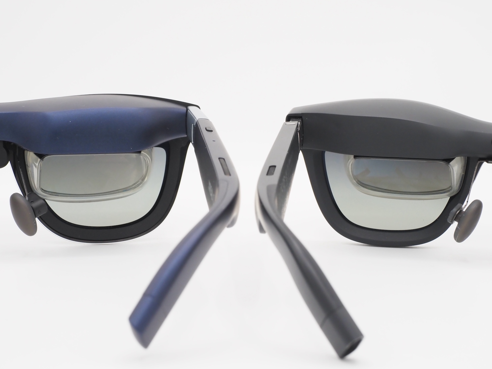 光学設計が改良され「XREAL 1S」ではレンズが大きくなっていることがわかる