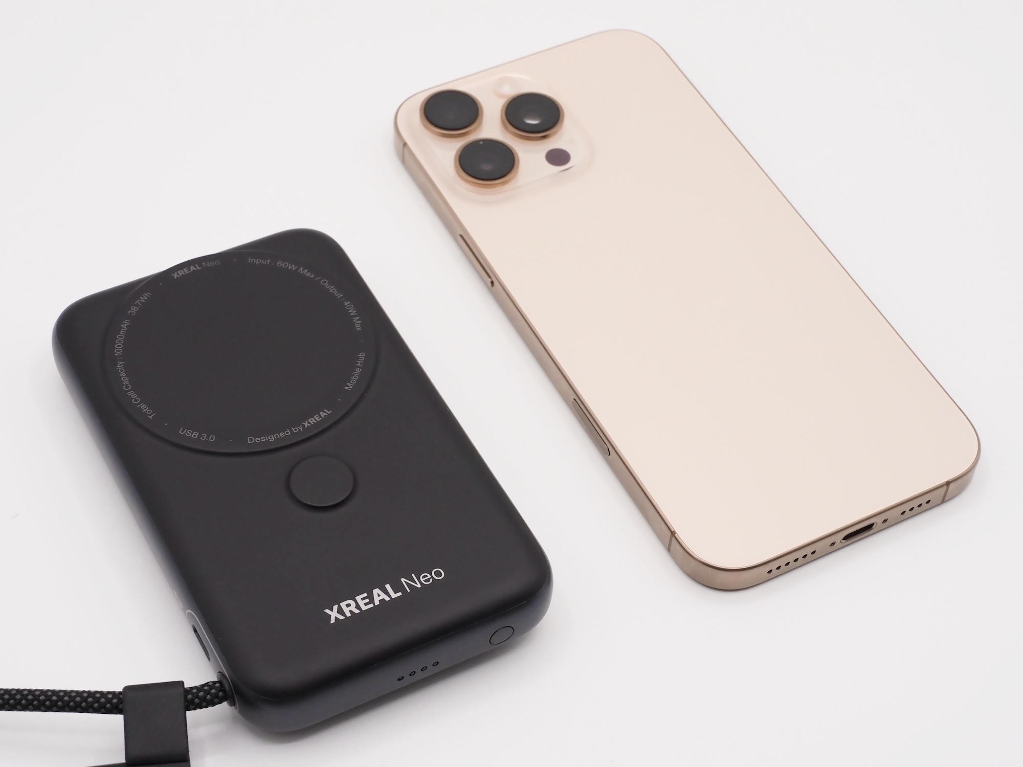 iPhoneに搭載されている「MagSafe」互換のマグネットを内蔵