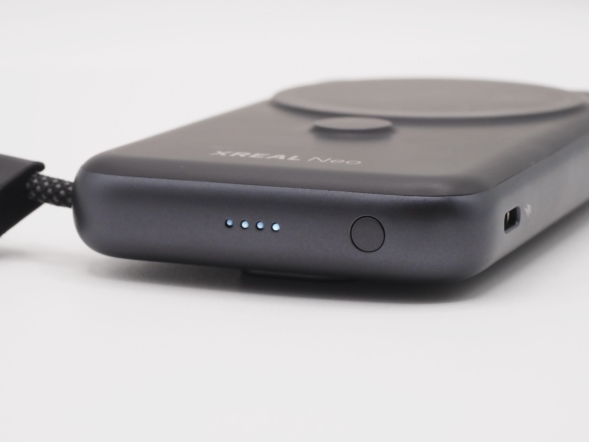 底面には残量を確認可能なインジケーターを搭載