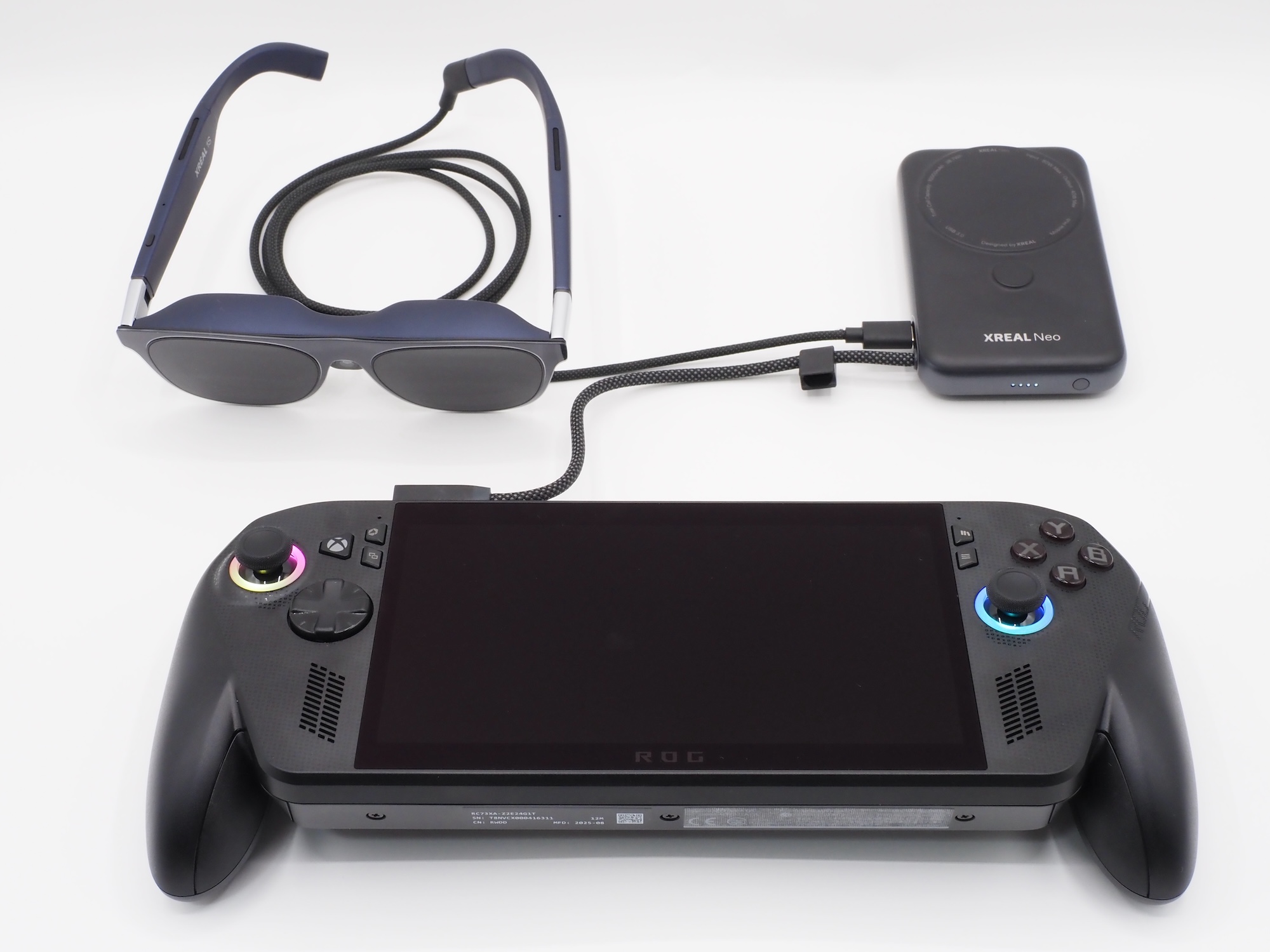 接続イメージ。「XREAL Neo」は映像出力のパススルーが可能なので、「ROG Xbox Ally X」を充電しながら「XREAL 1S」を接続できる