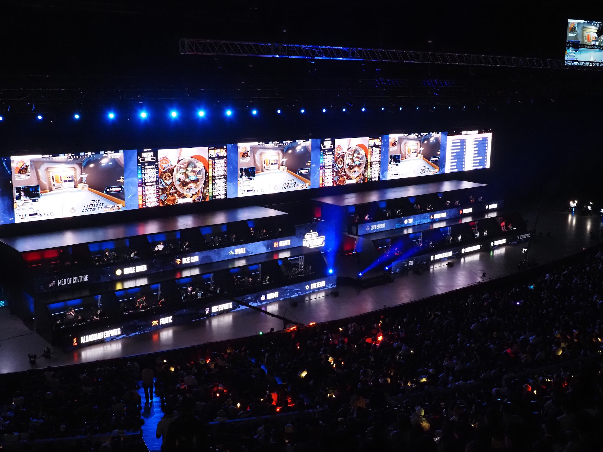 平日のグループステージだったが、席はかなり埋まっており、バトル中は大きな歓声が上がっていた