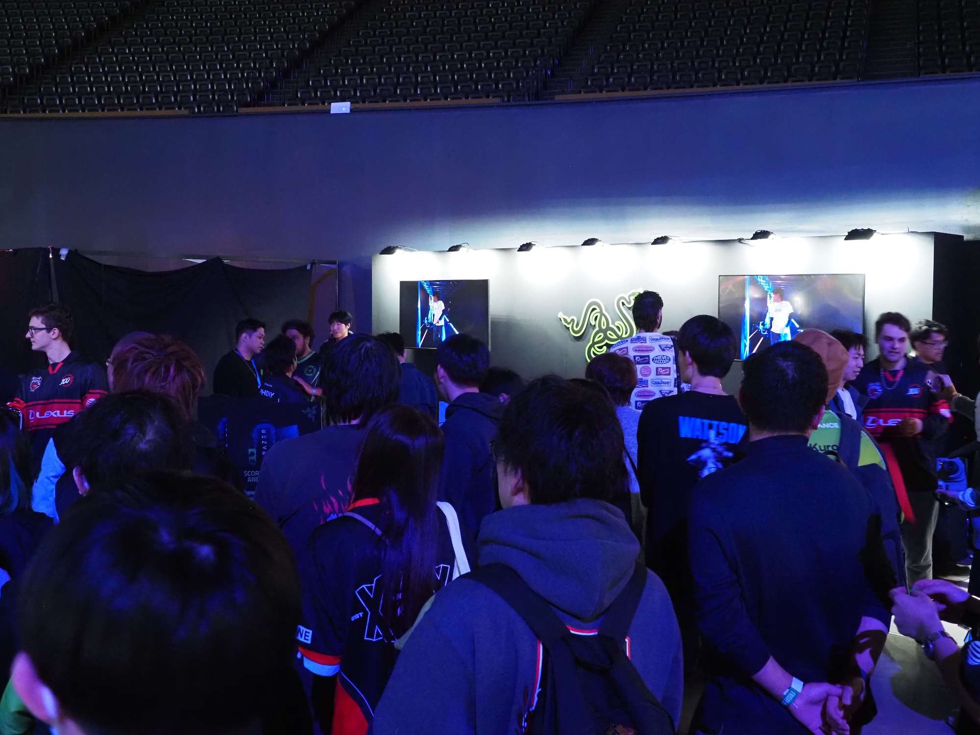 大会公式チェアを提供しているRazerブース。撮影時は抽選企画で賑わっていた