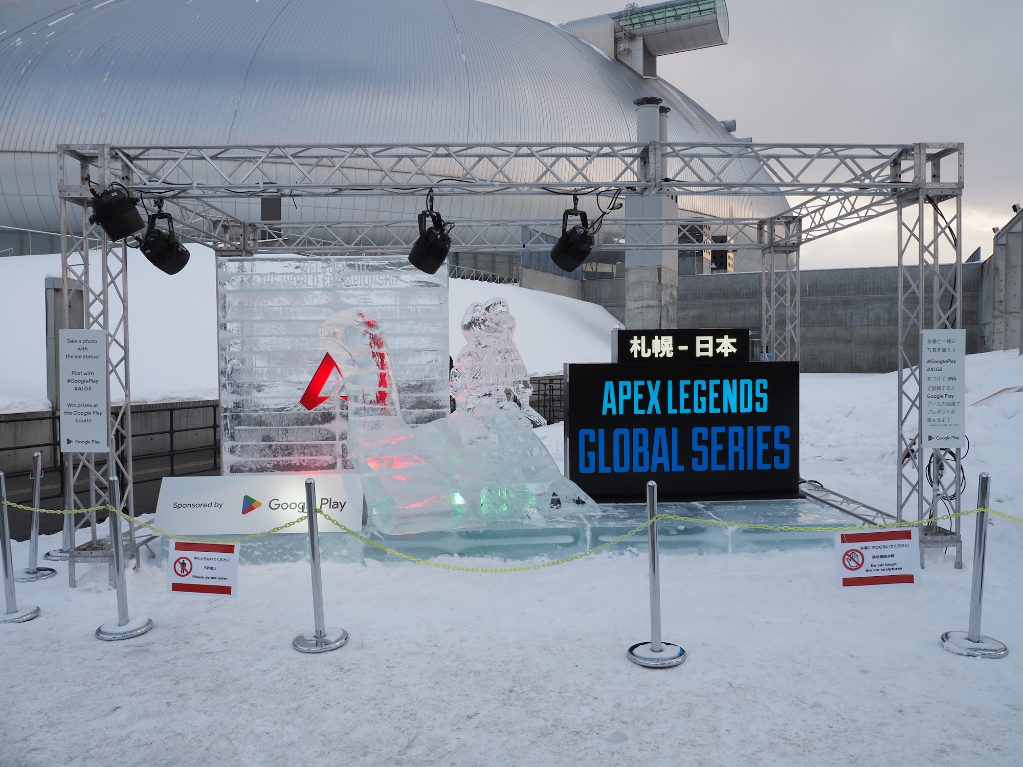 恒例となっている氷像も登場
