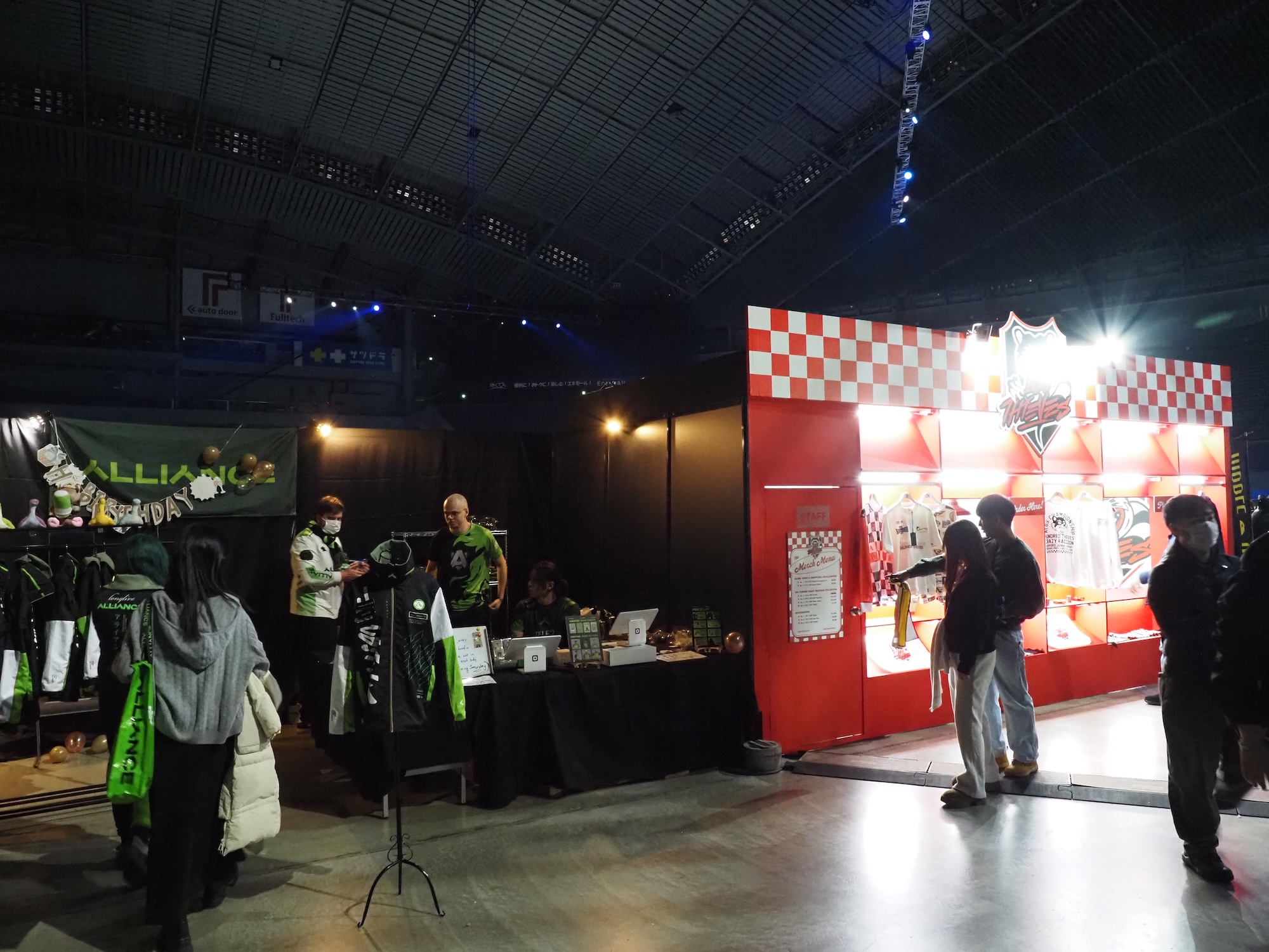 各チームのグッズなどを購入できる