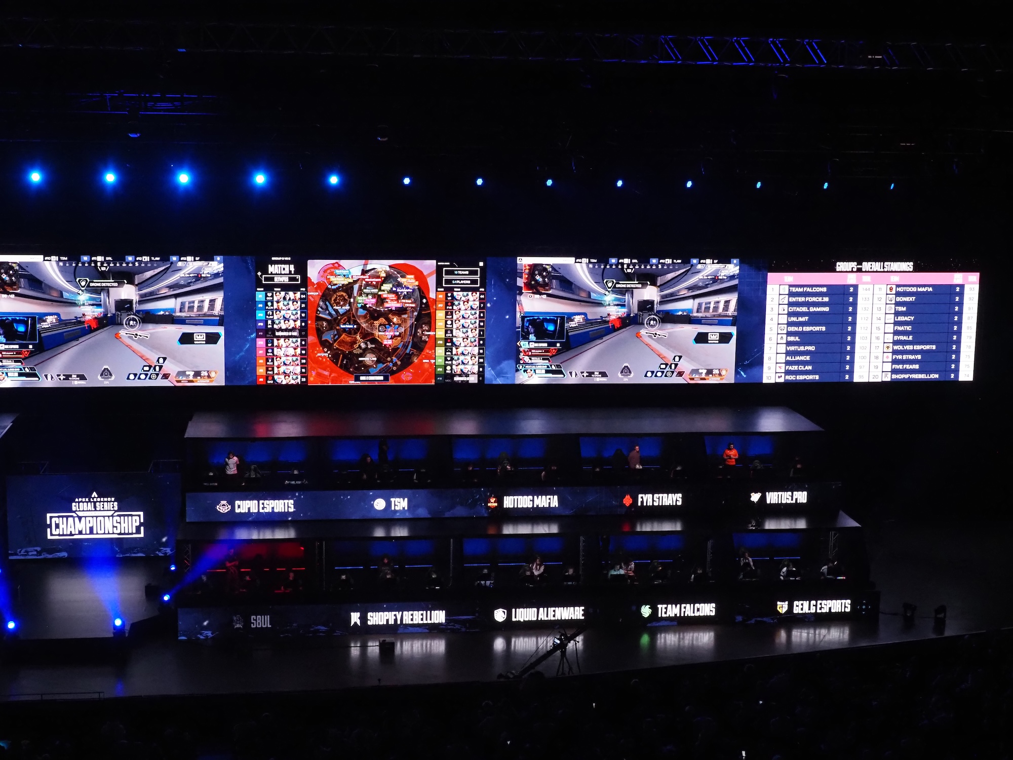 全20チーム分のブースがあり、客席から選手の表情が見える