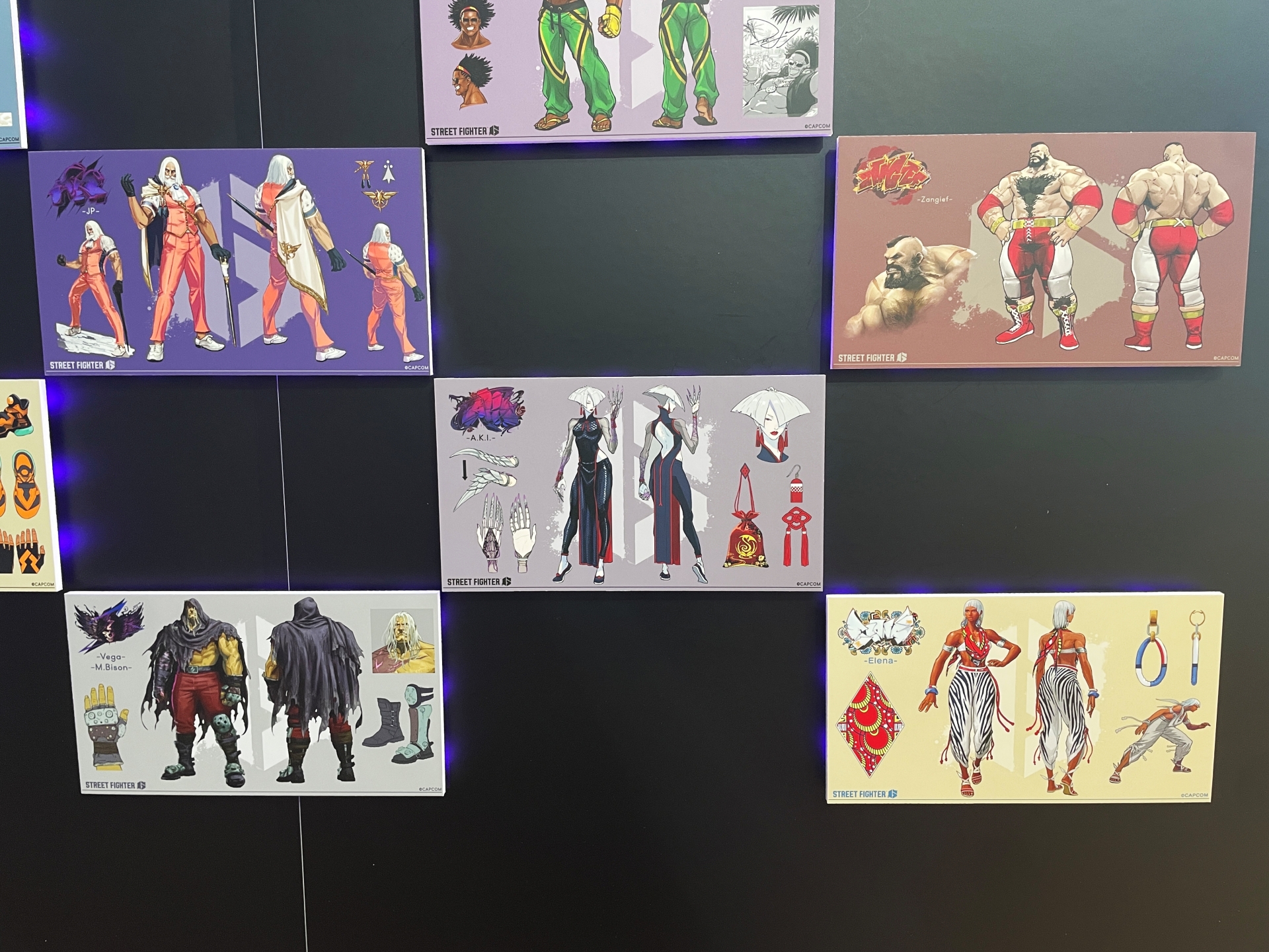 各ファイターのoutfitのアートワークを集めたパネル