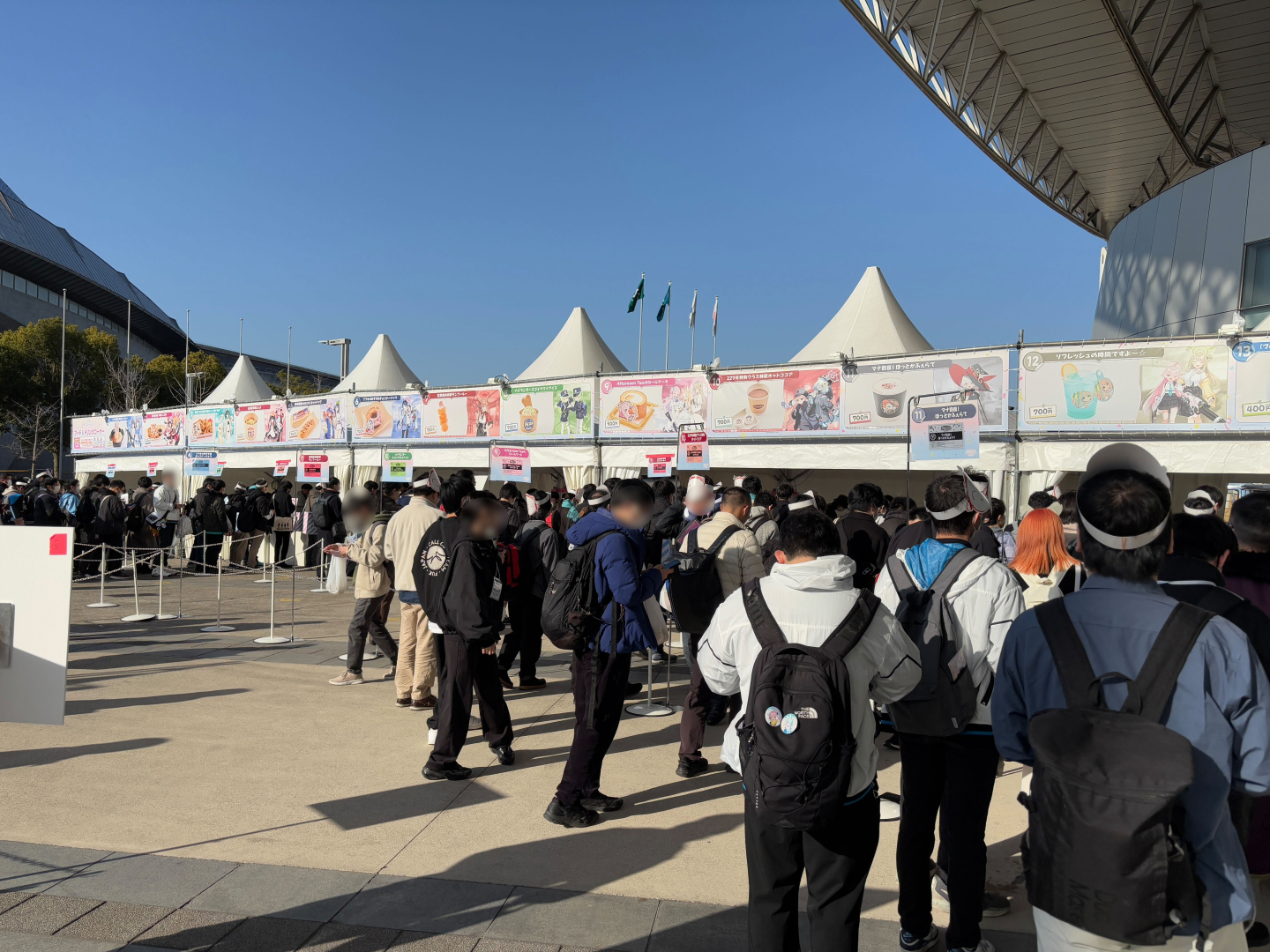 開場から間もない時間だったにも関わらず各ブースでは列が形成されていた