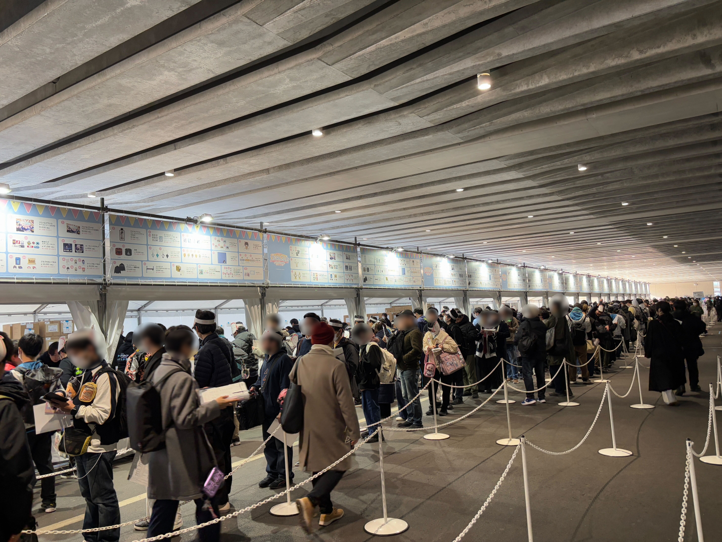 開場から間もない時間だったにも関わらず各ブースでは列が形成されていた